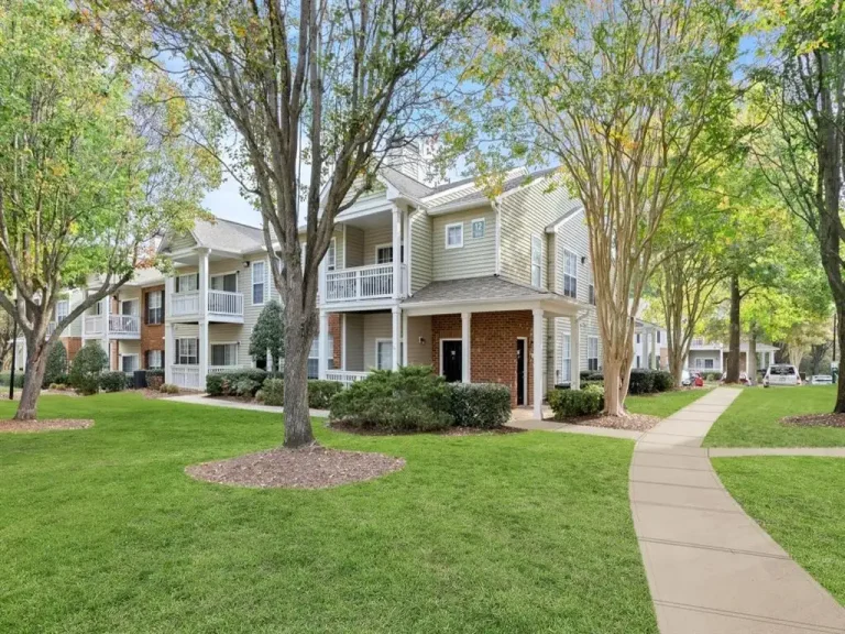 Enclave at Crossroads - Exterior