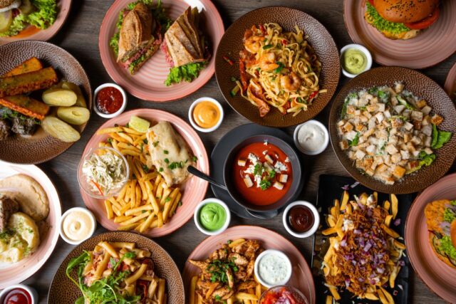 🍽️ Taste the Town: Best Eats Near Crossroads

From sushi to brunch to BBQ, you’re surrounded by delicious options. What’s your favorite local spot?