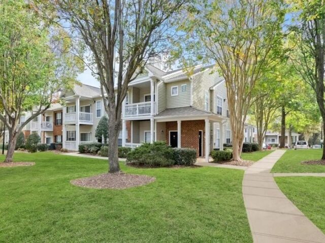Happy Friday from The Enclave at Crossroads! ☀️

Nothing beats heading into the weekend knowing you're coming home to a place you love.

Have a wonderful weekend, everyone! ✨