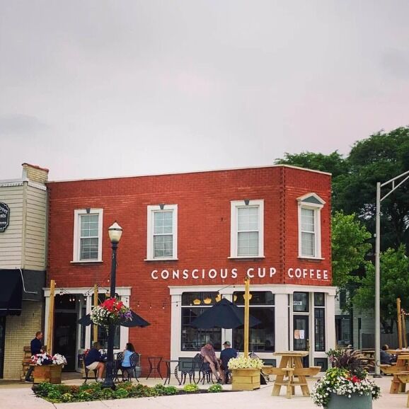 Local Spot Spotlight

One of our favorite things about living here? Great coffee is always just around the corner. Start your morning exploring the best local cafés in the neighborhood!